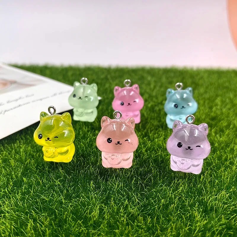 Resin Craft Supplies - ชาร์มเรซิ่นรูปกระรอกน่ารักเรืองแสงในที่มืด 10 ชิ้น จี้สัตว์เรืองแสง อุปกรณ์งานฝีมือ DIY